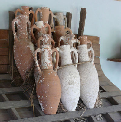 Amphora stacking via Wikimedia Commons